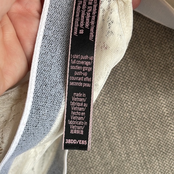 Victoria’s Secret T-shirt push up bra - Picture 3 of 3